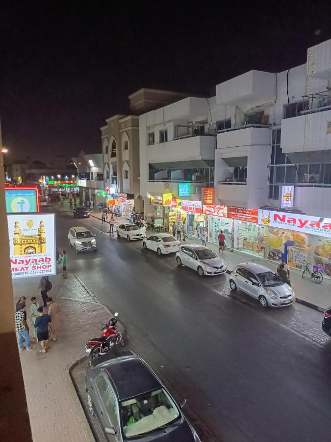 Omar Vacation Hostel Dubai Exterior photo