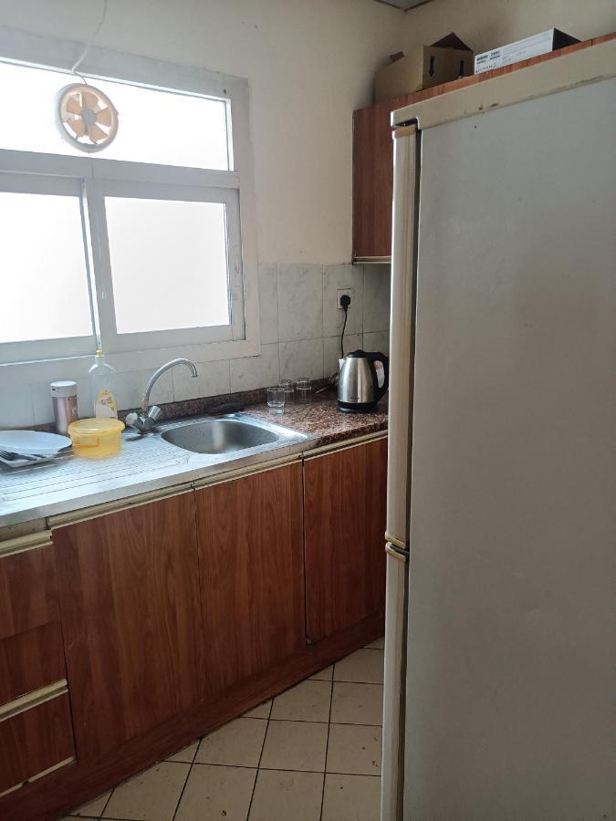 Omar Vacation Hostel Dubai Exterior photo